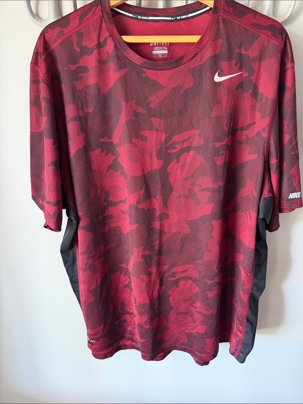 Nike Men's Red and Black Camo Dri-FIT Performance Shirt